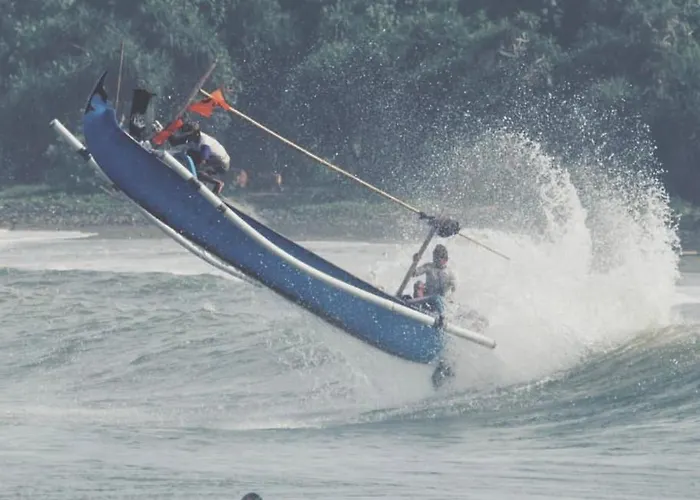 Resort Surfers Medewi *