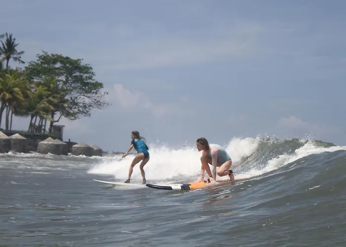 Surfers Medewi *