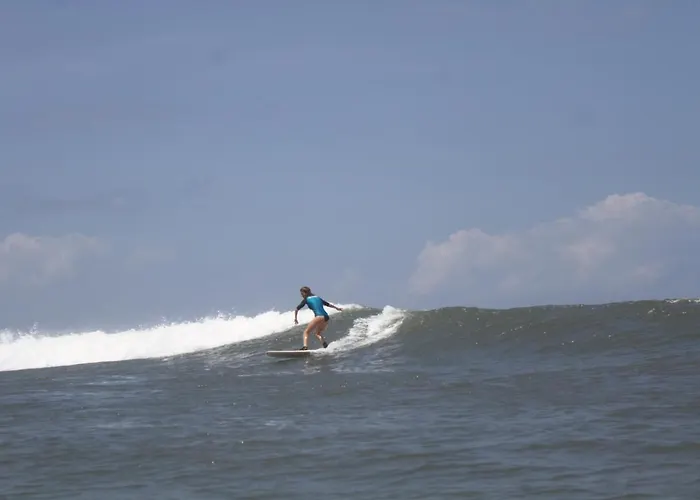Resort Surfers Medewi